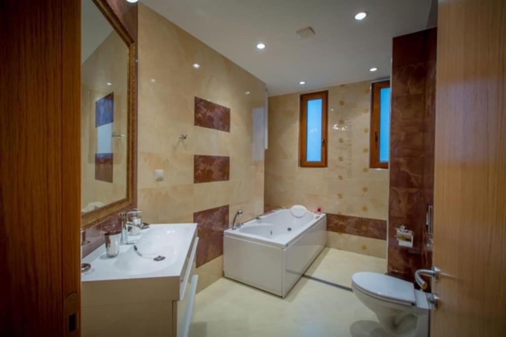 High Tech - Luxurious Apartment Sofia Bagian luar foto