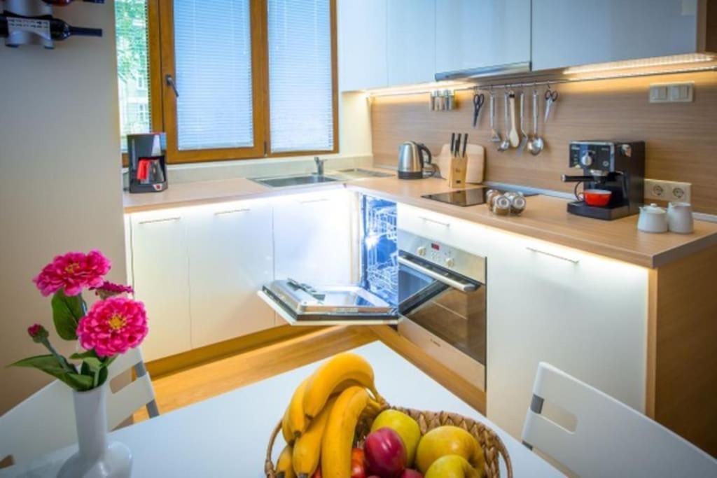 High Tech - Luxurious Apartment Sofia Bagian luar foto